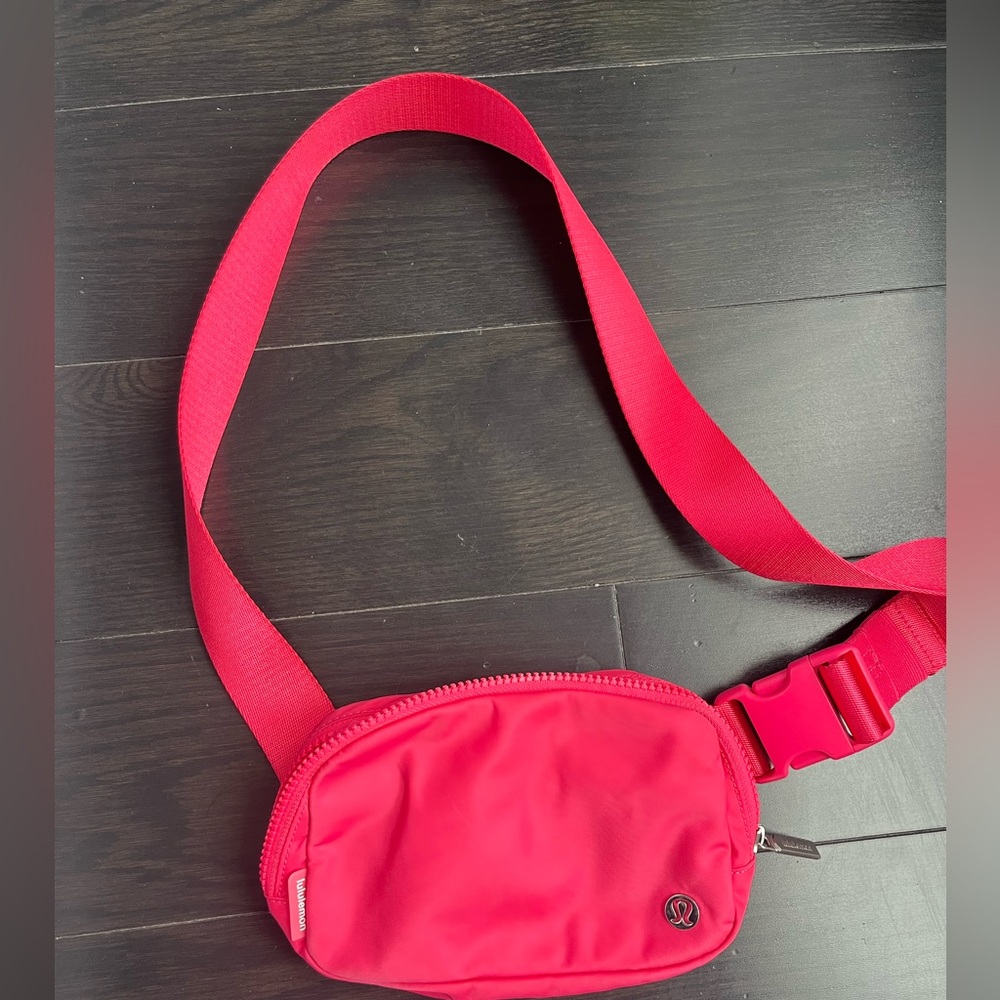 Lululemon Everywhere Belt Bag
